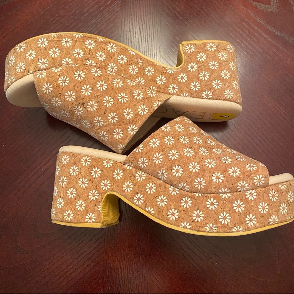 GET READY FOR SUMMER SALE!!
Beach by Matisse Daisy cork platform shoes